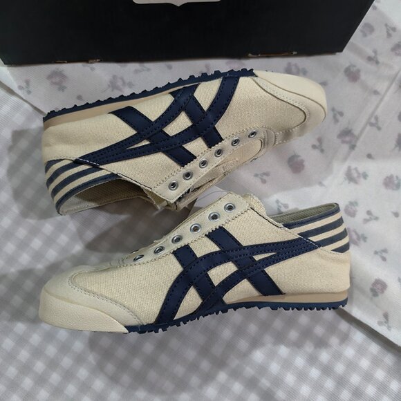 Onitsuka Tiger Classic Canvas Low-Top Sneakers - Picture 5 of 7
